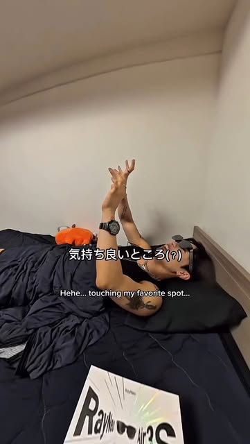 전자기기 사용 모습을 보여주는 콘텐츠